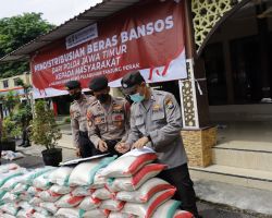 Polres Tanjung Perak Distribusikan Bantun dari Polda Jatim untuk Warga Kurang Mampu