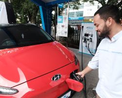 Sinergi dengan Pemprov, PLN Tambah 2 SPKLU Fast Charging di Sulawesi Selatan