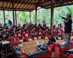 Kampung Batara Papring Banyuwangi, Eratkan Masyarakat dengan Pendidikan Budaya