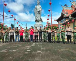 Danrem 163 Wira Satya Bersama Kapolresta Denpasar Kunjungi Vihara Satya Dharma