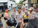 Polisi Gelar Pengobatan dan Bengkel Gratis Hingga Berbagi Sembako Bagi Warga Terdampak Banjir di Lamongan