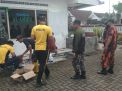 Kompak, Aremania dan Polisi Sambut Ramadhan Dengan Bersihkan Tempat Ibadah