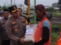 Polri Berbagi, Kapolresta Banyuwangi Distribusikan Bansos Untuk Masyarakat Pinggiran