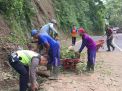 Kompak, Polisi Bersama TNI dan BPBD Tangani Longsor, Jalur Trenggalek & Ponorogo Kembali Normal