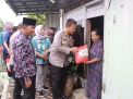 Kapolresta Sidoarjo Blusukan ke Perkampungan Sapa Warga dan Salurkan Bansos