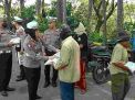 Polres Jember Salurkan Bantuan Sembako dan Edukasi Keselamatan di Gunung Gumitir