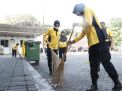 Peduli Lingkungan, Polres Pelabuhan Tanjungperak Bersihkan Kawasan Wisata Religi Sunan Ampel