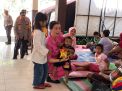 Polres Lumajang dan Bhayangkari Salurkan Bantuan Untuk Korban Banjir Semeru