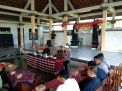 Kapolres Tabanan Sampaikan Gemakan Pemilu Damai Aman Dan Sejuk Dalam Program Jum'at Curhat