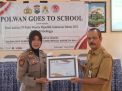 Tangkal Berita Hoax, 'Srikandi Hebat' Polres Probolinggo Datangi Sekolah di Probolinggo