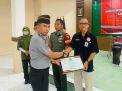 Bentuk Apresiasi, Ka.Kanwil Kemenkumham Jatim Berikan Penghargaan Kepada Mitra Kerja Lapas Pamekasan