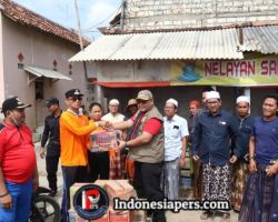 Akibat Gelombang Tinggi Camat Sarang Lakukan Aksi Jumat Bersih di Sepanjang Jalan Lingkar Sarang 