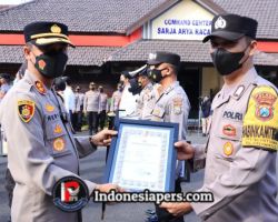 Aksi Heroik Bhabinkamtibmas Selamatkan Warga yang Hendak Bunuh Diri Berbuah Penghargaan