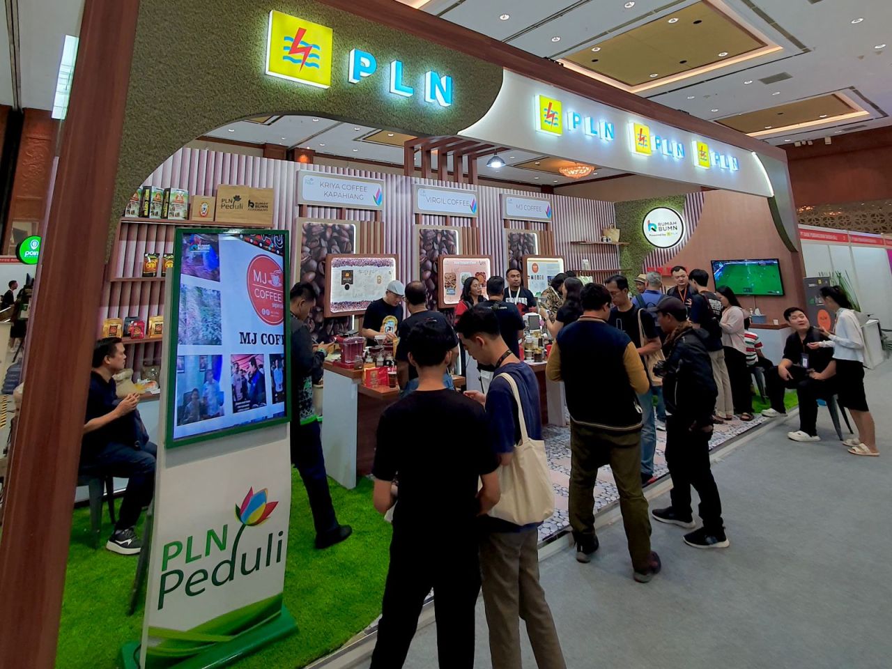 Ikuti Indonesia Premium Coffee Expo, UMKM Binaan PLN Laris Manis Diminati Pembeli