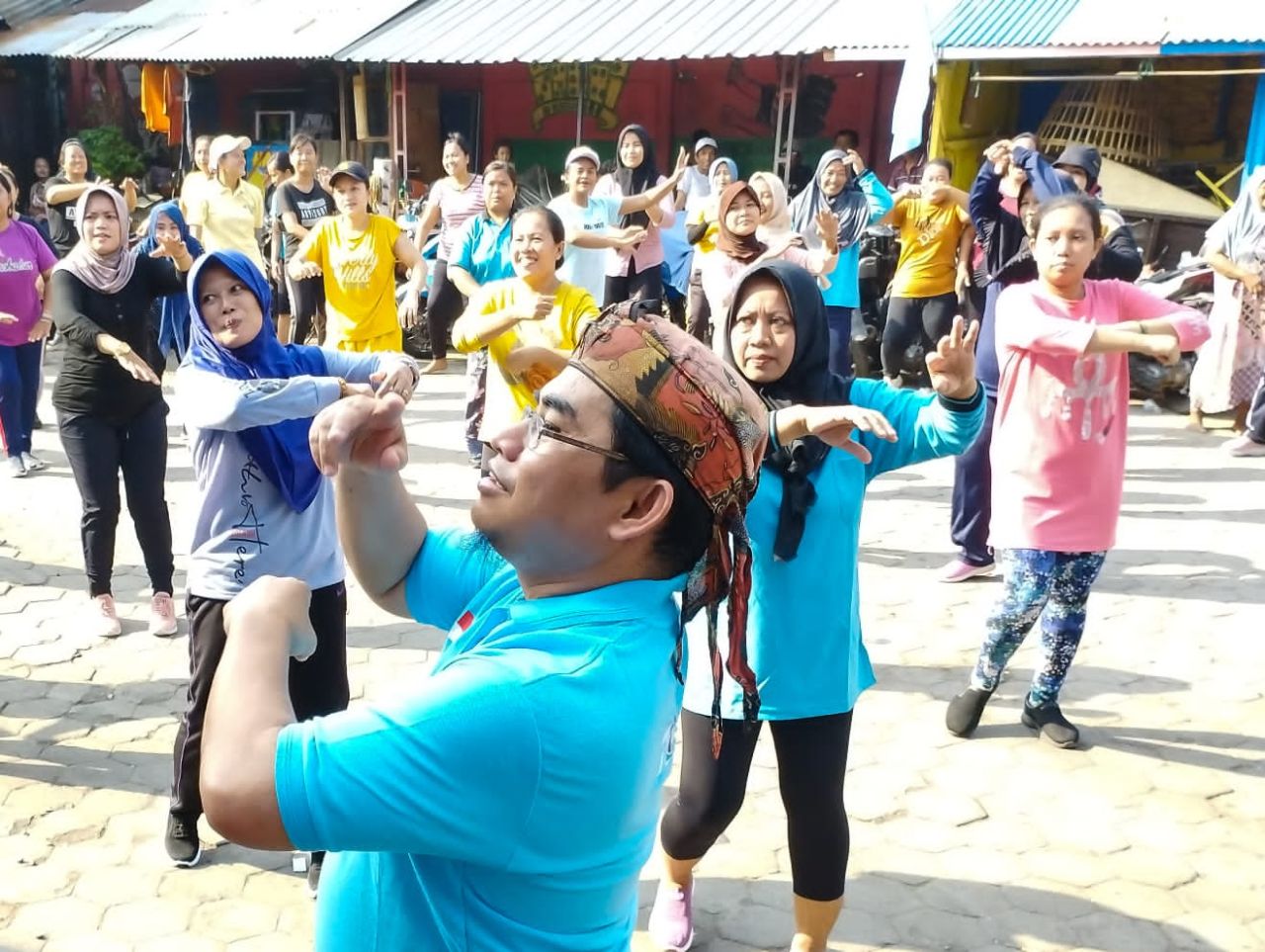 Warga Bubutan Surabaya Semangat Bergelora Senam Bersama dr. Anna, Doddy Eka Putra dan Hikmatul Ulya
