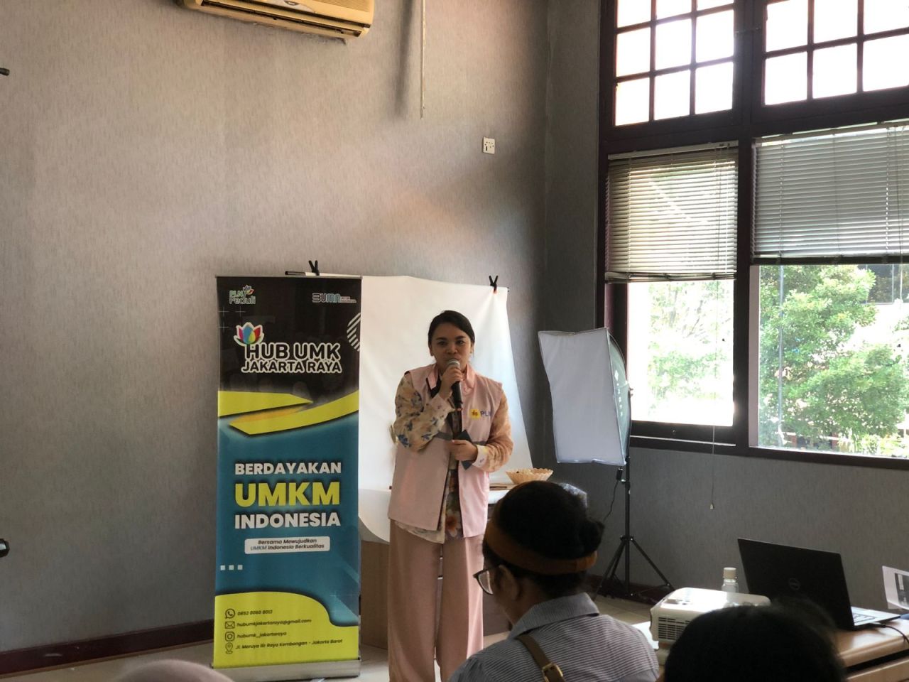 Dorong UMK Binaan Naik Kelas, Srikandi PLN Beri Pelatihan Dasar Hukum Bisnis Pada Peringatan Interna