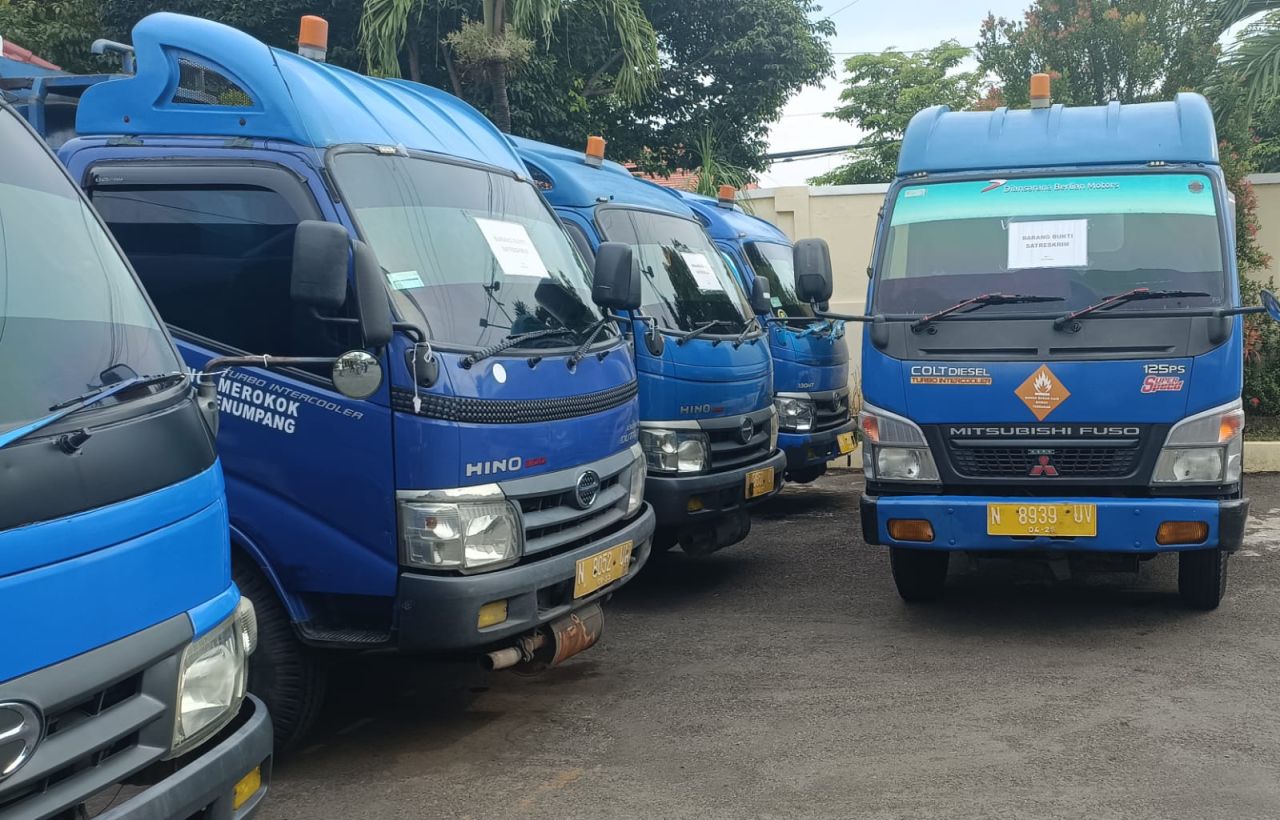 Polres Pasuruan Amankan Truck BBM Biru Putih Tanpa Izin