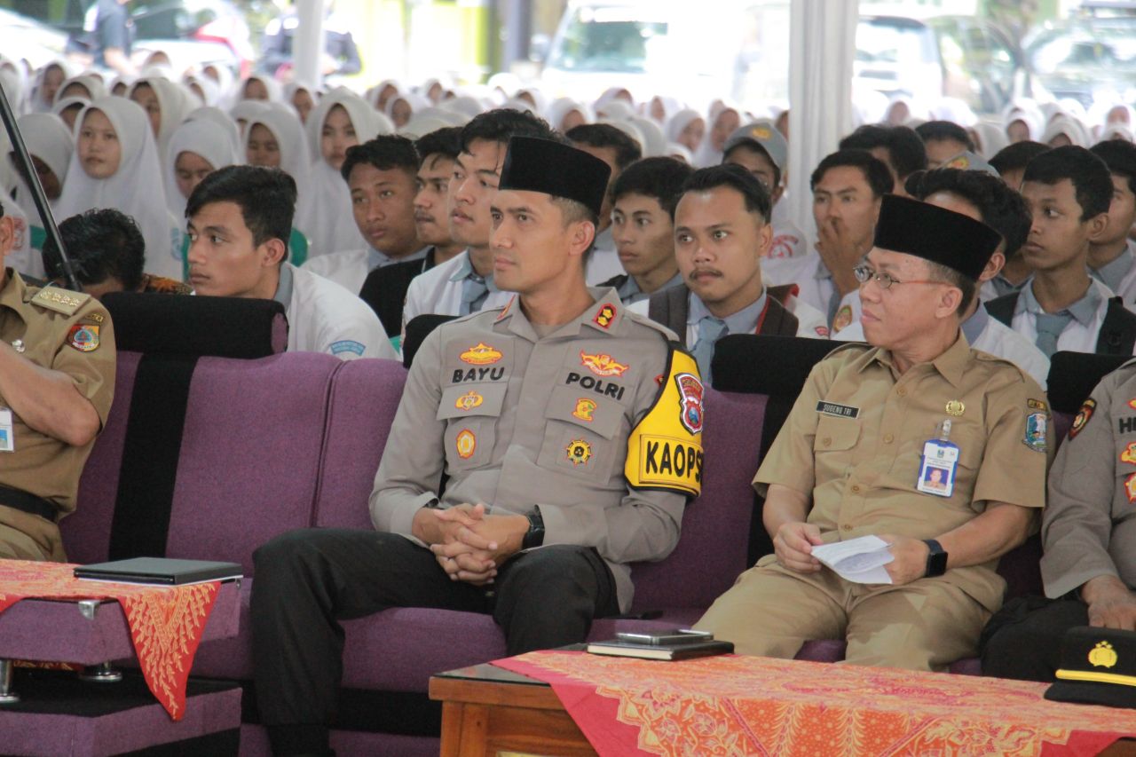 Hadiri Pondok Ramadhan SMK Islam Bustanul Ulum Kapolres Jember Beri Motivasi Santri