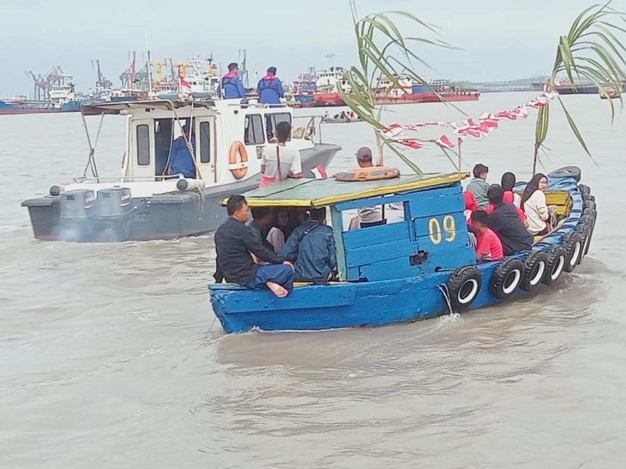 Perayaan Ketupat, Polres Bangkalan Siagakan Personel Pengamanan Lebaran di Tengah Laut  