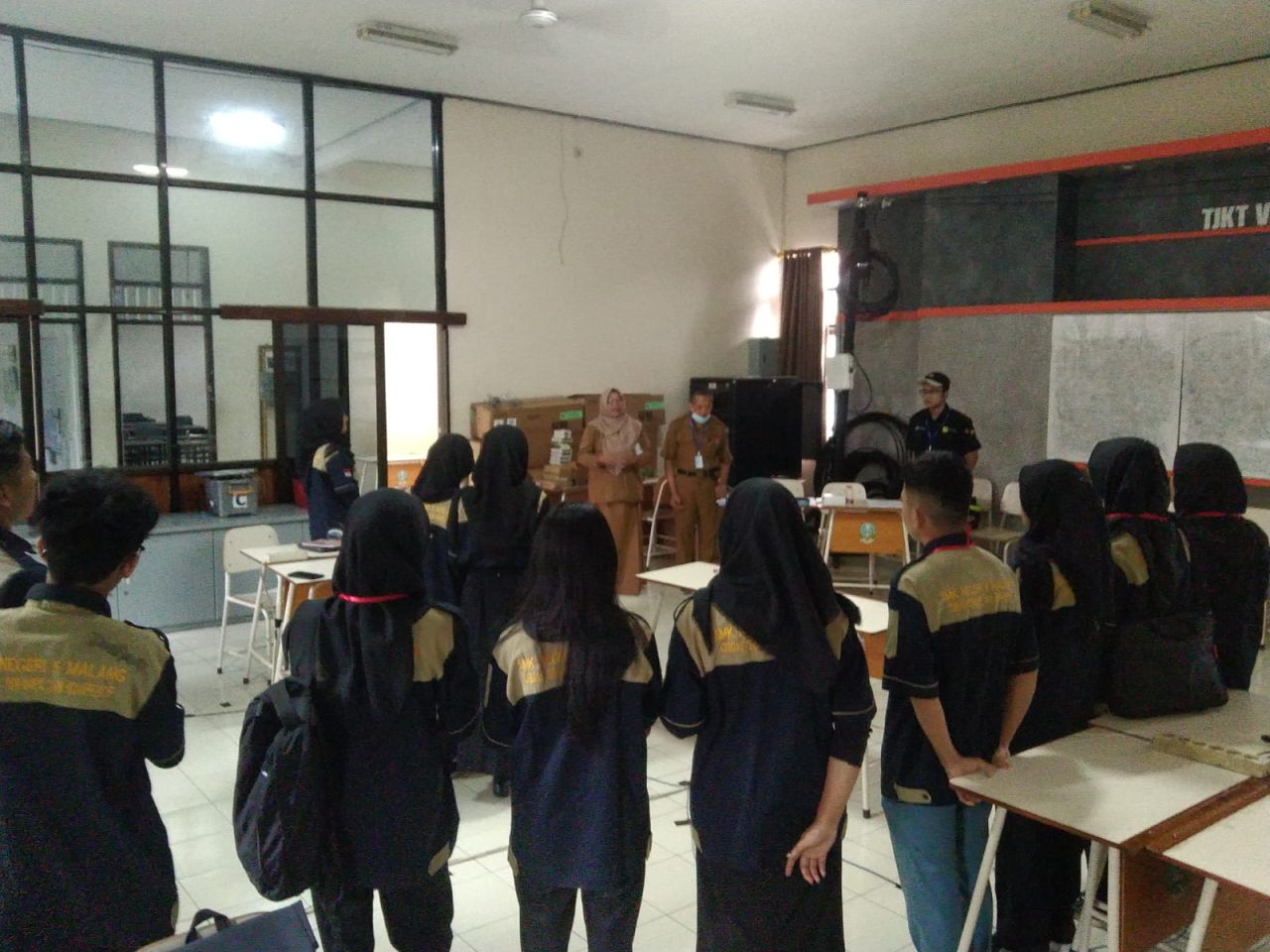 Persiapkan Siswa Hadapi Dunia Kerja, PLN Icon Plus Turut Uji Kompetensi Siswa SMKN 5 Malang