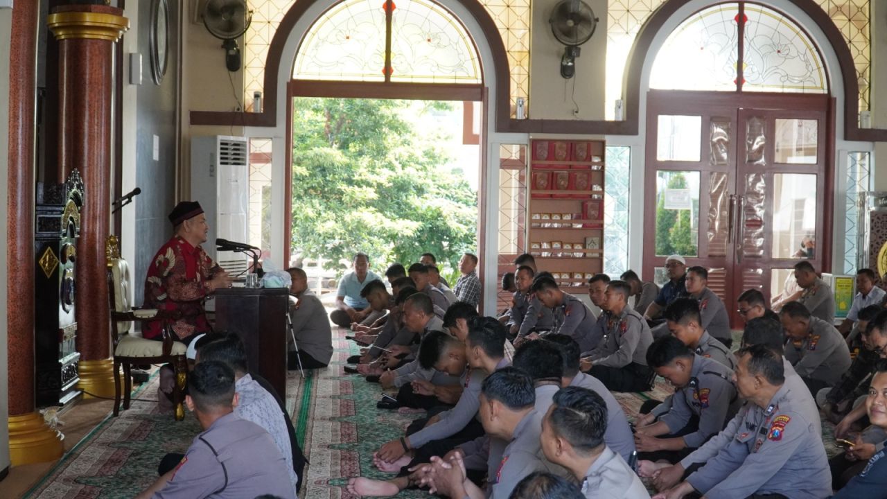 Tingkatkan Imam dan Taqwa Menuju SDM Unggul, Polrestabes Surabaya Gelar Binrohtal