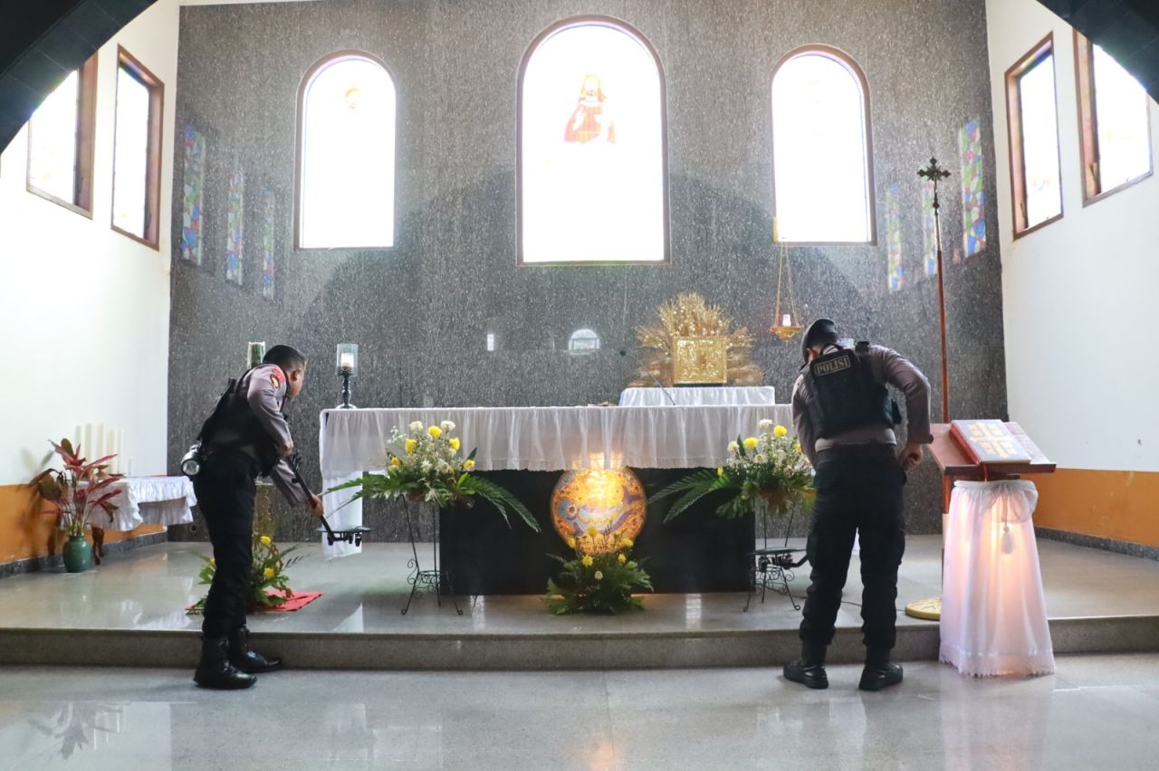 Jelang Kenaikan Yesus Kristus 2024, Polres Tanjung Perak Sterilisasi Sejumlah Gereja