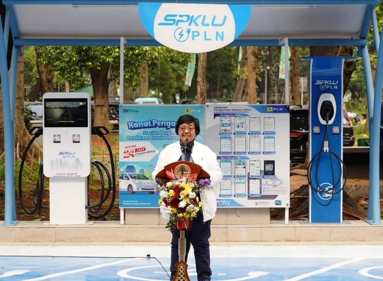 Dukung Penggunaan Energi Ramah Lingkungan, PLN-KLHK Resmikan SPKLU Hingga Konvoi Motor Listrik