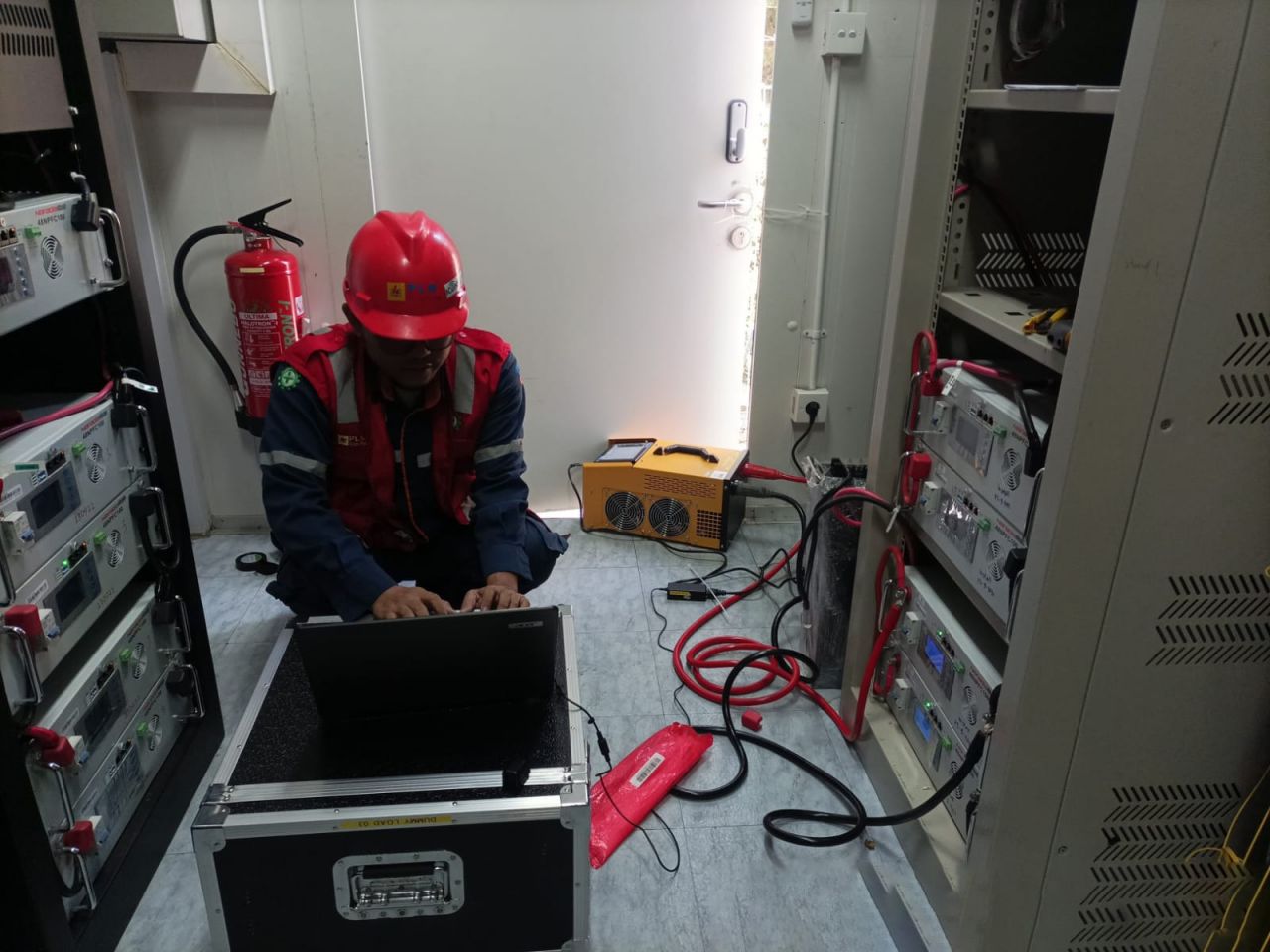 Menjaga Kehandalan Jaringan Pelanggan, PLN Icon Plus Lakukan Maintenance Power Supply Dummy
