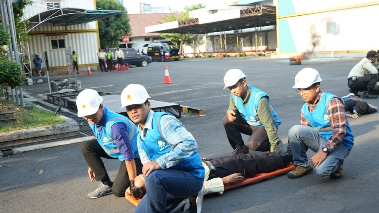 Pelatihan Simulasi Tanggap Darurat Huru Hara Dan Teror Bom di Lingkungan Kompleks PLN Ketintang.