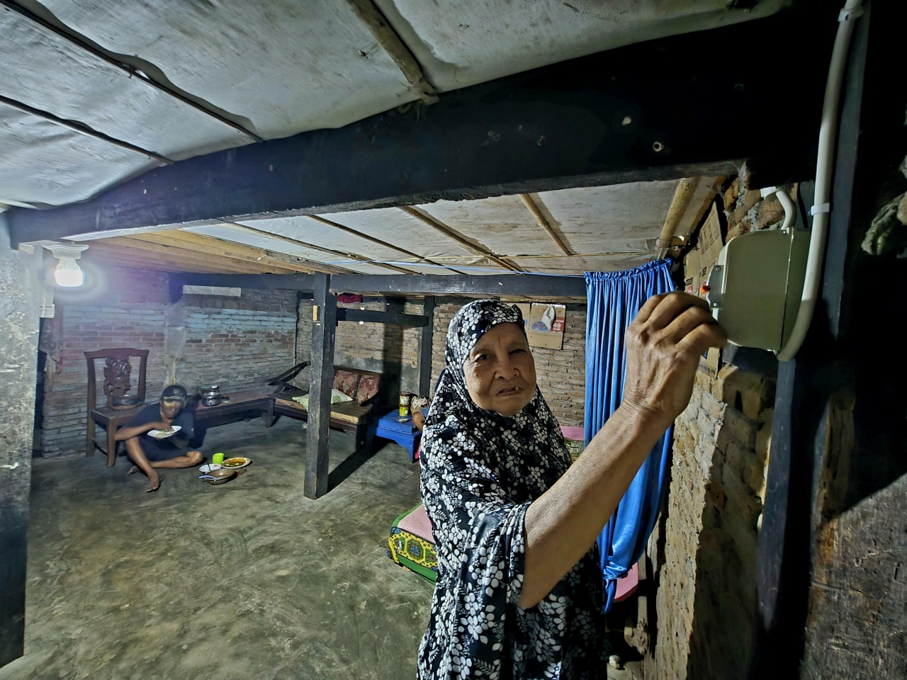 Sambut HLN Ke-79, Donasi Insan PLN Terangi 3.725 Keluarga se-Indonesia