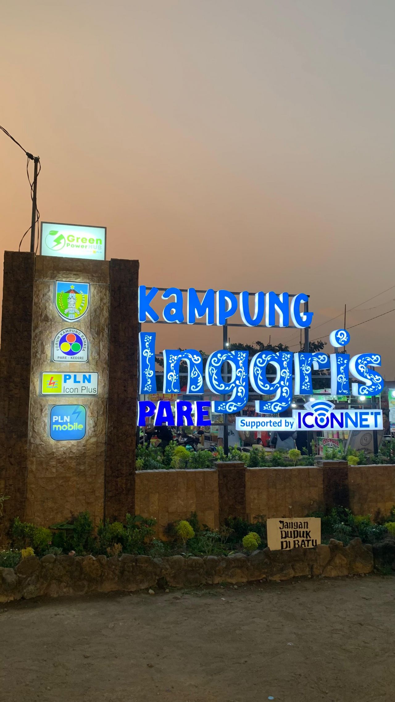 ICONNET Dukung Digitalisasi di Kampung Inggris dengan Promo Spesial