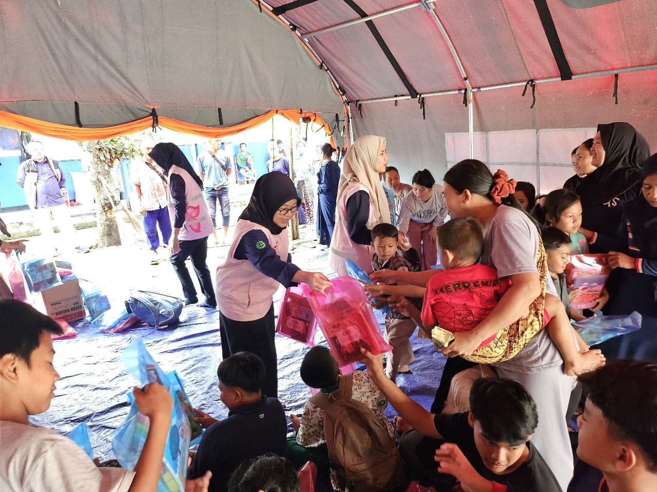 Jelang Nataru: PLN Gelar Pemeriksaan Kesehatan dan Trauma Healing Bagi Korban Bencana di Sukabumi