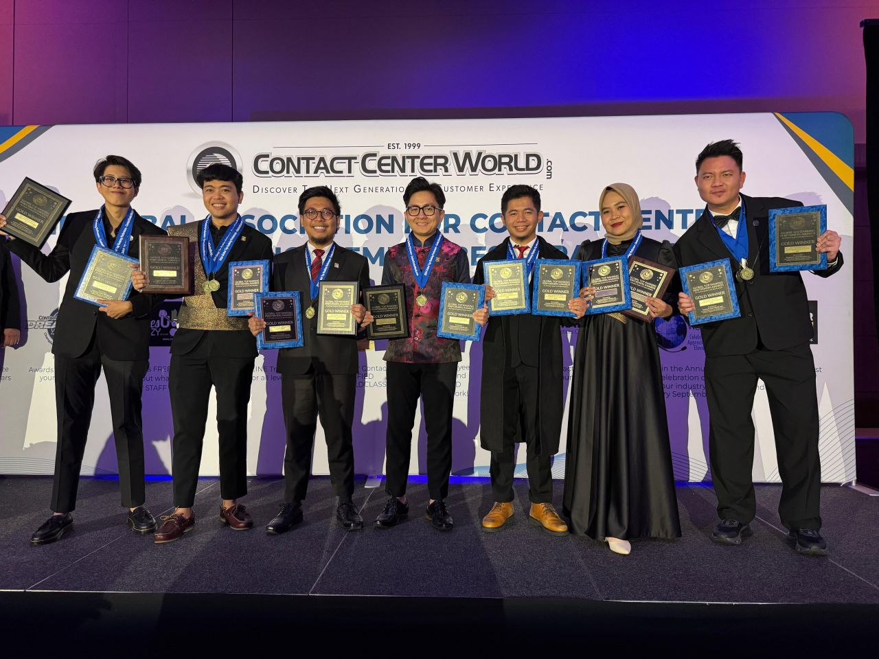 Jelang Nataru, CC PLN 123 Borong 14 Penghargaan Global Contact Center World Awards 2024