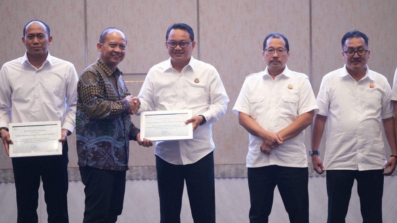Jelang Idul Fitri, PLN UIP JBTB Berikan Apresiasi Kejati & Kejari di Jatim, Dukung Proy Infrastruktur Ketenagalistrikan
