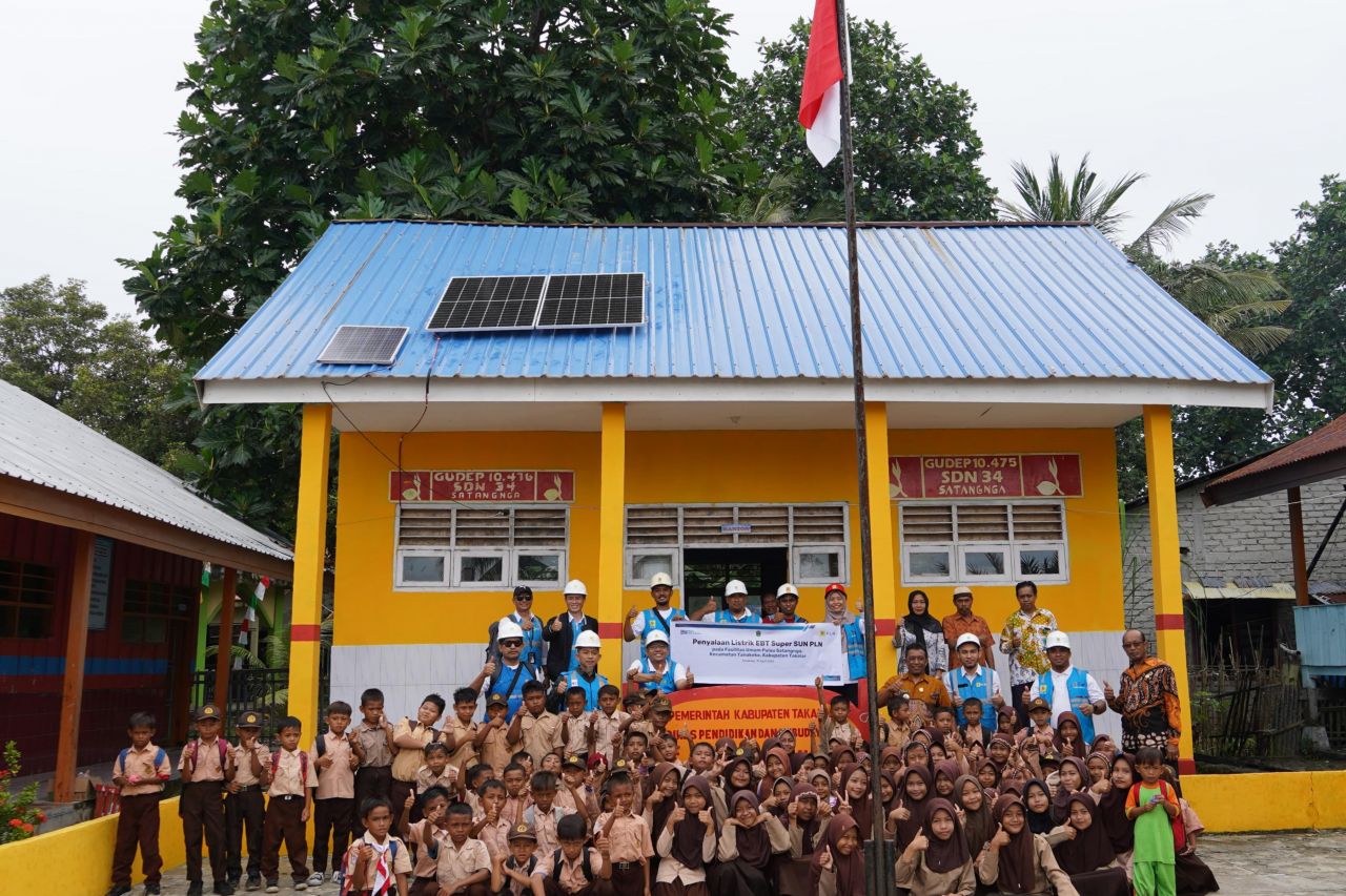 Hari Buruh, Listrik SuperSUN Hadir di Pulau Satangnga, Hidupkan Denyut Kehidupan Warga