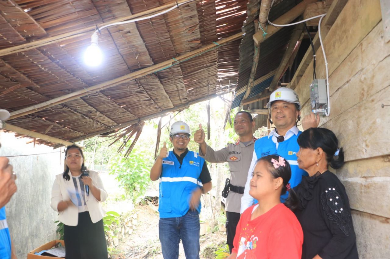 Hari Sumpah Pemuda, Wujudkan Mimpi Warga Poso: Ni Wayan Akhirnya Nikmati Cahaya Setelah Dua Tahun Tanpa Listrik
