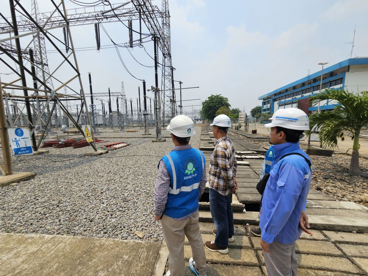 Perkuat Keandalan Listrik Penyangga Ekonomi Jatim, GM PLN UIP JBTB Tinjau GI 150 kV Krian