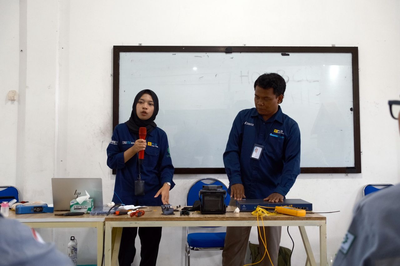 PLN Icon Plus Jatim Perkuat Kompetensi Generasi Muda melalui Pelatihan Fiber Optic dan Budaya Kerja Industri