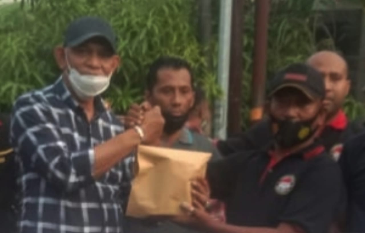 DPD Maluku Satu Rasa Jatim Serahkan Bantuan Dana 43,5 Juta Untuk Korban Bencana NTT