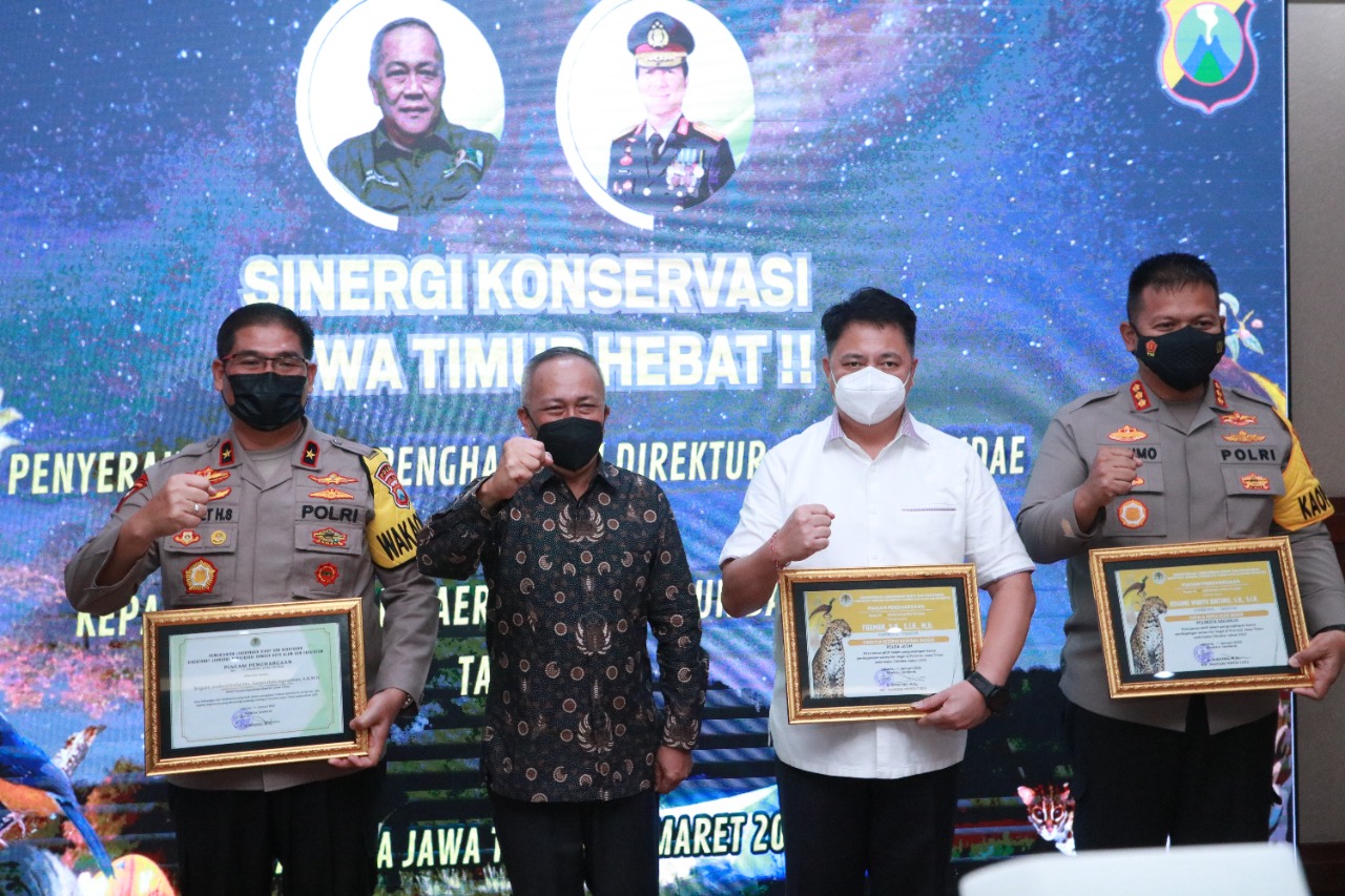 Polda Jatim Terima Penghargaan dari Dirjen KSDAE