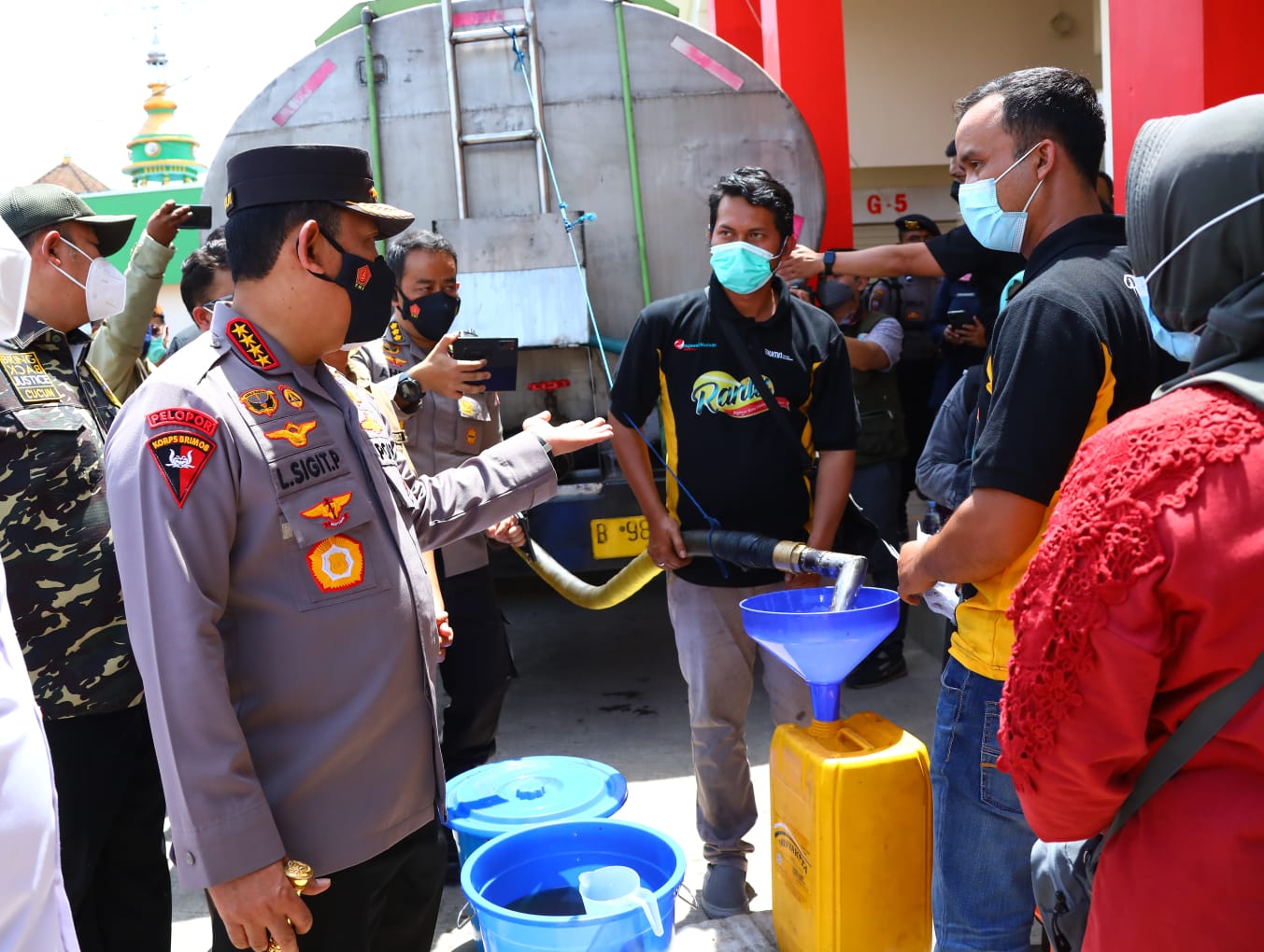 Tinjau Pasar Sehat Sabilulungan Soreang, Kapolri Pastikan Ketersediaan Minyak Curah dan Sembako Jelang Ramadhan Tercukupi
