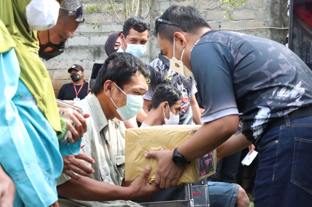 Kapolres Nganjuk Bagi Sembako dan Kursi Roda Saat Resmikan Program Wayahe Lapor Kapolres