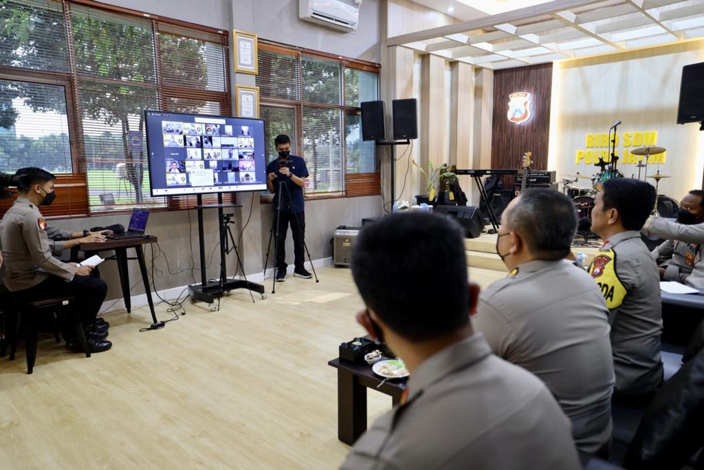 Kapolda Jatim Semangati Anggotanya yang terpapar Covid-19 dan Sakit Lainnya Melalui Aplikasi E-Yankes