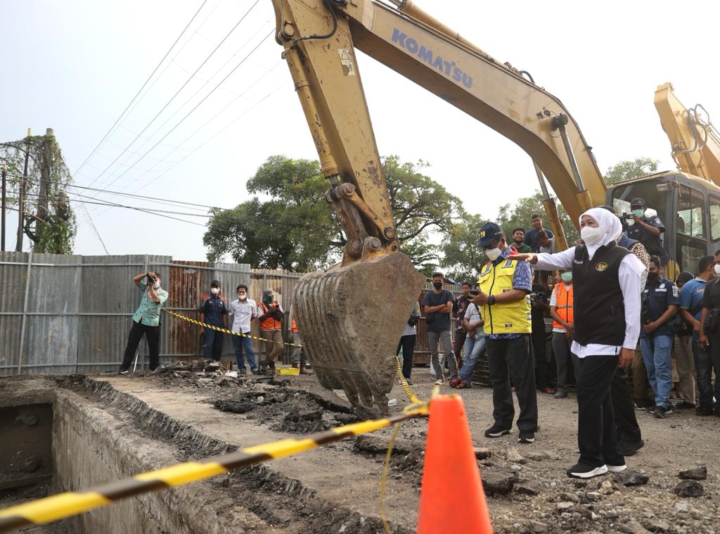 Sat-Set! Gubernur Khofifah Cek Percepatan Revitalisasi Jembatan Ngaglik Lamongan yang Ambles
