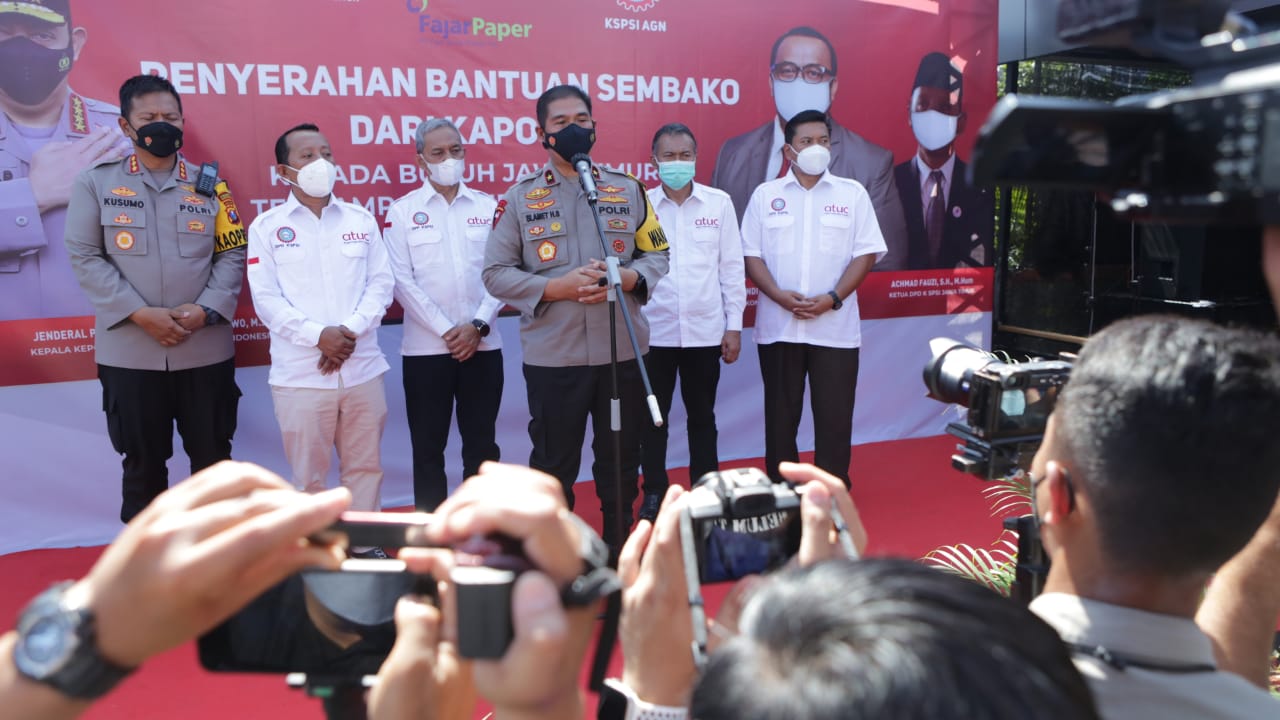 Wakapolda Jatim Berikan Bantuan dari Kapolri Untuk Buruh