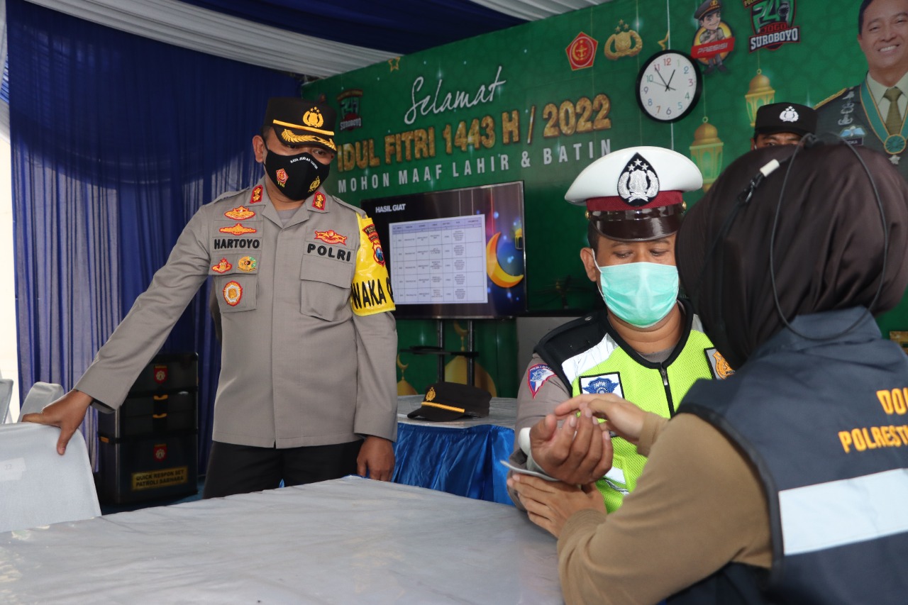 Cek Pospam Hadapi Arus Balik Lebaran, Kapolrestabes Surabaya Instruksikan Respon Cepat Masyarakat yang Perlu Bantuan