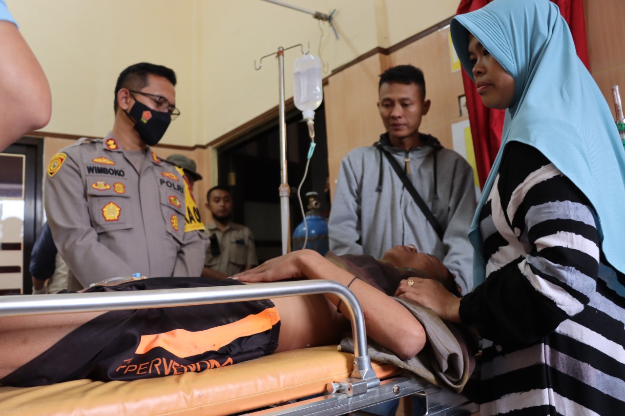 Polres Bondowoso dan Tim Evakuasi Temukan Pendaki Gunung Ijen yang Hilang Dalam Kondisi Selamat