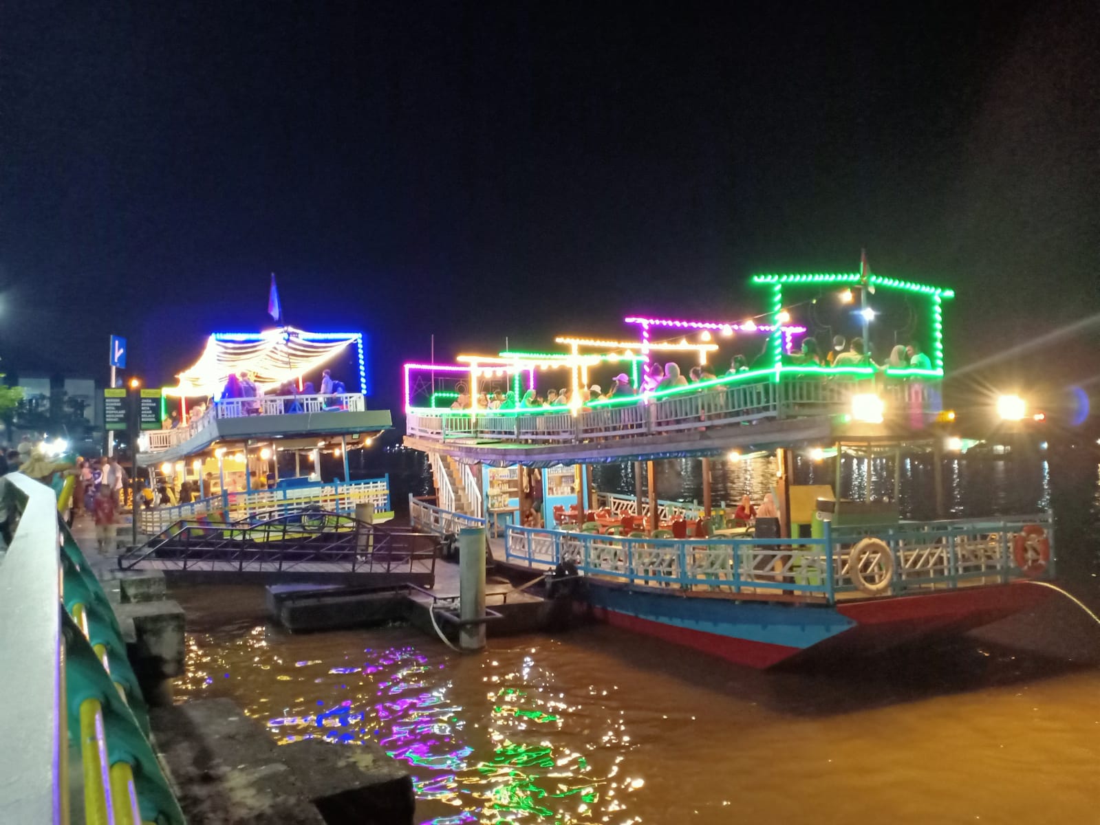 Dorong Perekonomian, PLN Dukung Geliat UMKM di Kawasan Wisata Waterfront Sungai Kapuas dengan Listrik yang Andal