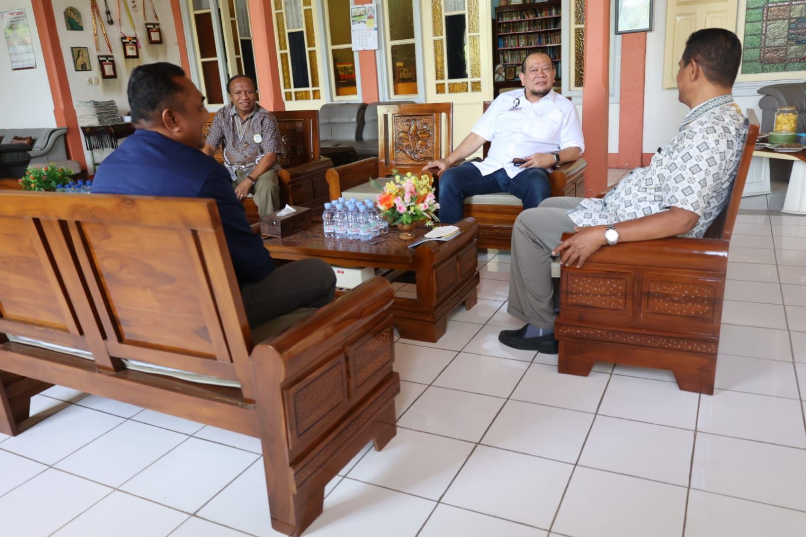 Dikunjungi Ketua DPD RI, Keuskupan Ende Sebut Indonesia Butuh Pemimpin yang Ayomi Semua Golongan