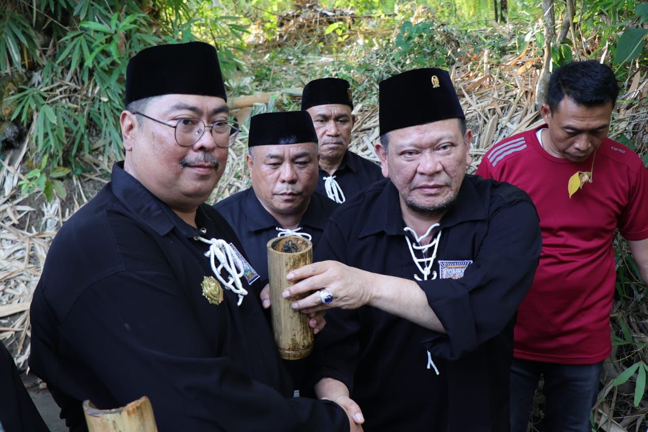 Temui Ketua DPD RI, Pengurus PSHT Ambil Air dan Tanah di Ende untuk Peringatan 1 Abad PSHT